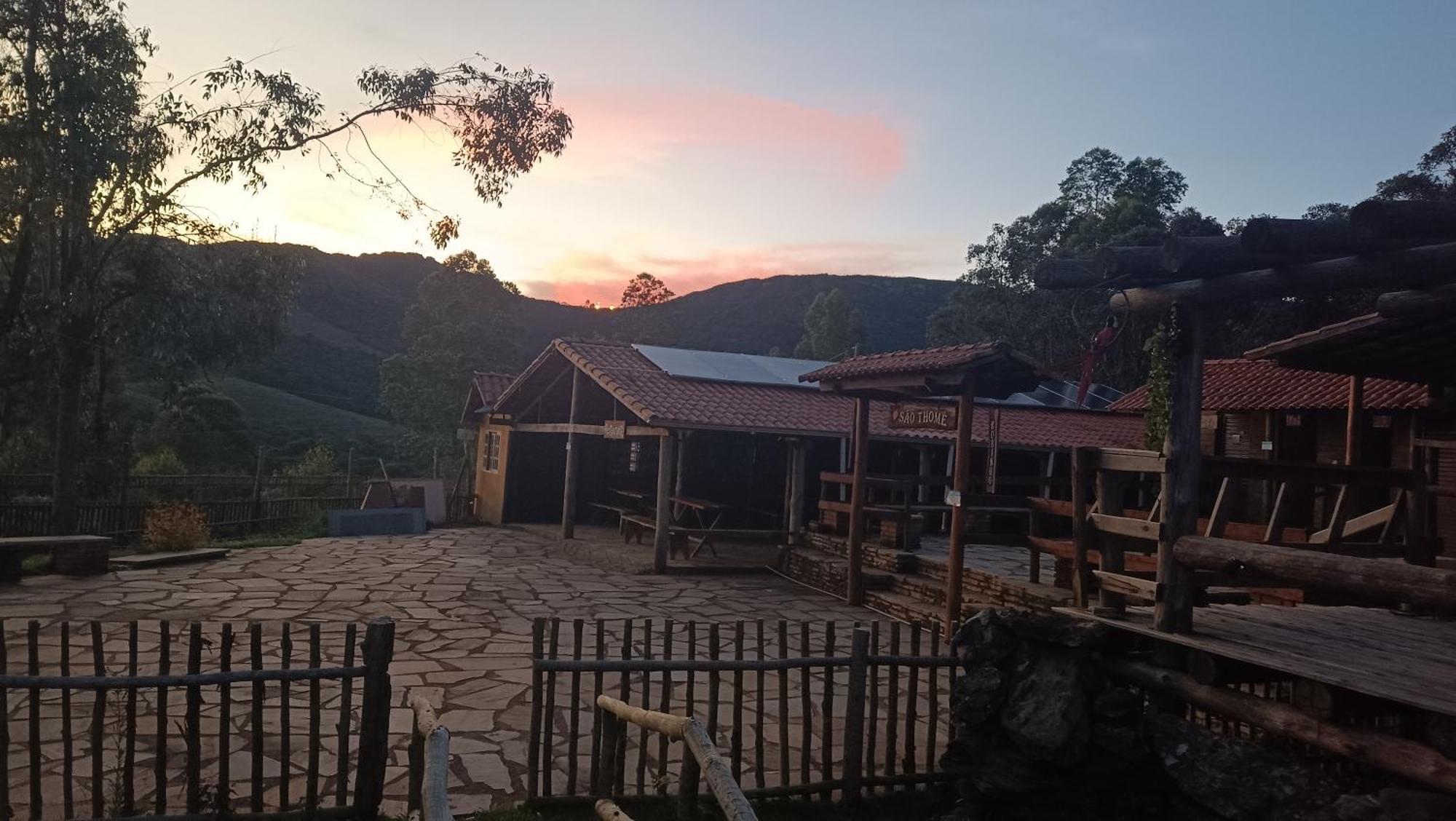 Chales E Camping Do Robinho 1 São Tomé das Letras Eksteriør billede